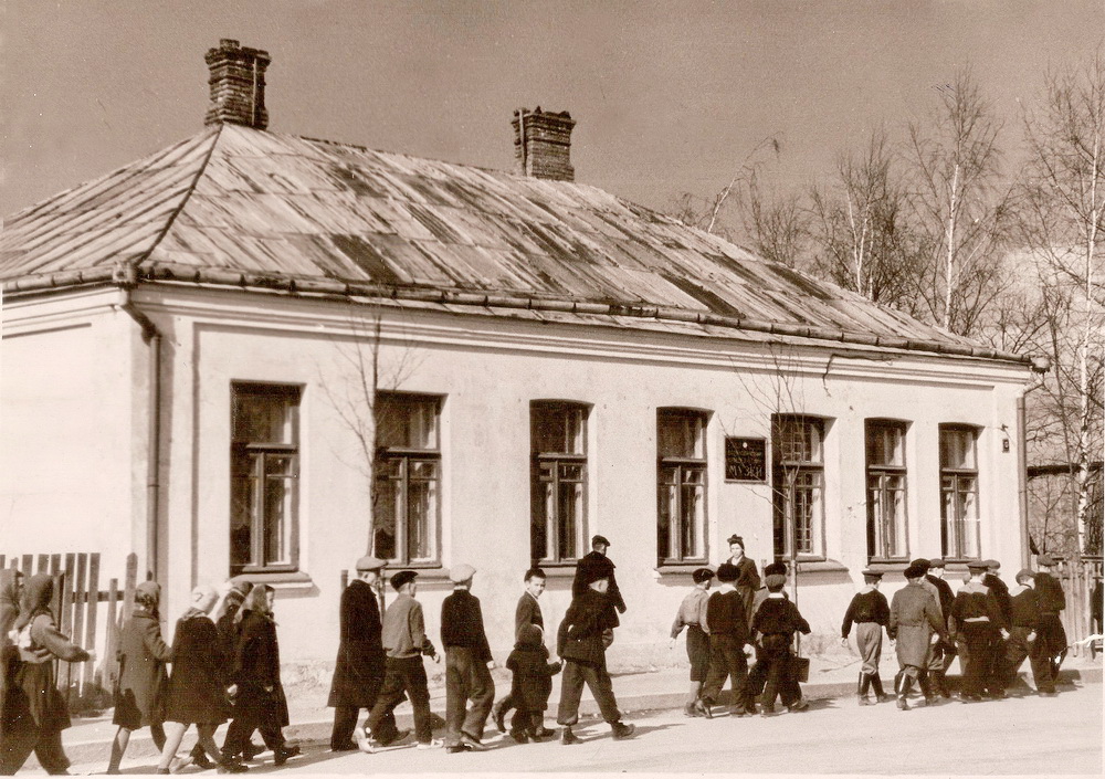 В этом здании (ул. Ленина, напротив ГДК) музей располагался с 1952 по 1960 г.